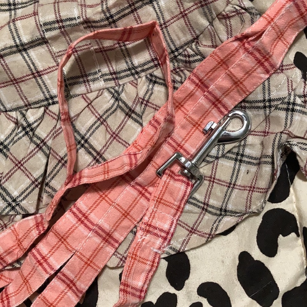 2 pet dresses & matching leashes M NWOT - Picture 5 of 10